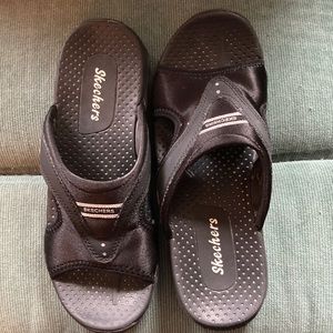 Sketchers black flip flops, size 9